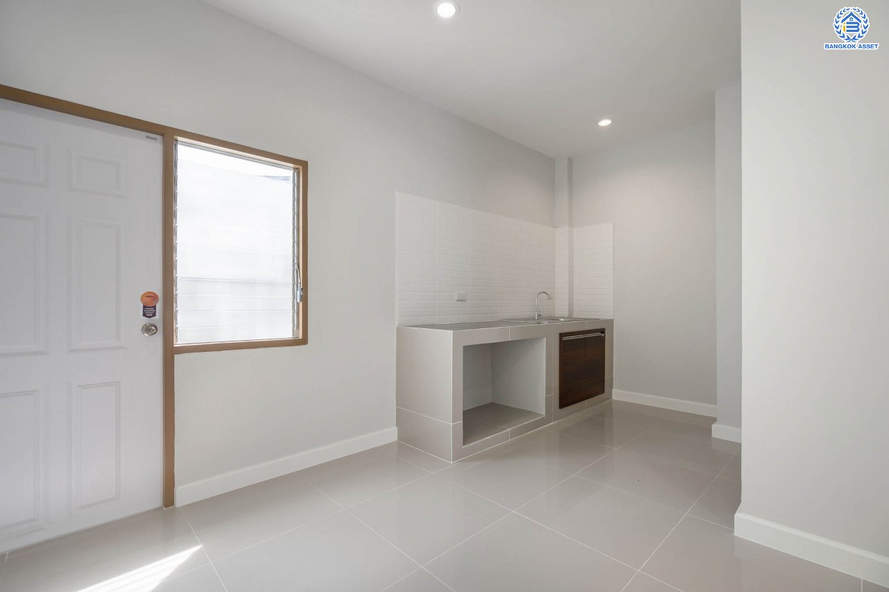 บ้านมือสองตกแต่งใหม่ โครงการ มณฑล4 บางใหญ่ เนื้อที่ 28.4 ตร.ว. ฟังก์ชัน 3 ห้องนอน 2 ห้องน้ำ จอดรถได้ 2 คัน รองรับทุกกิจกรรม บนทำเลเชื่อมต่อหลายเส้นทาง อาทิ ถนนแก้วอินทร์, ถนนกาญจนาภิเษก, ถนนรัตนาธิเบศร์ ใกล้รถไฟฟ้าสายสีม่วง "สถานีตลาดบางใหญ่" และจุดขึ้นทางด่วน "กาญจนาภิเษก"